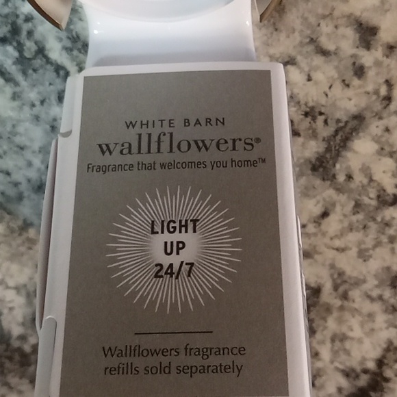 Bath and Body Works Fall fragrance plug in 🚲🚲🚲🚲🚲 New - Picture 4 of 4